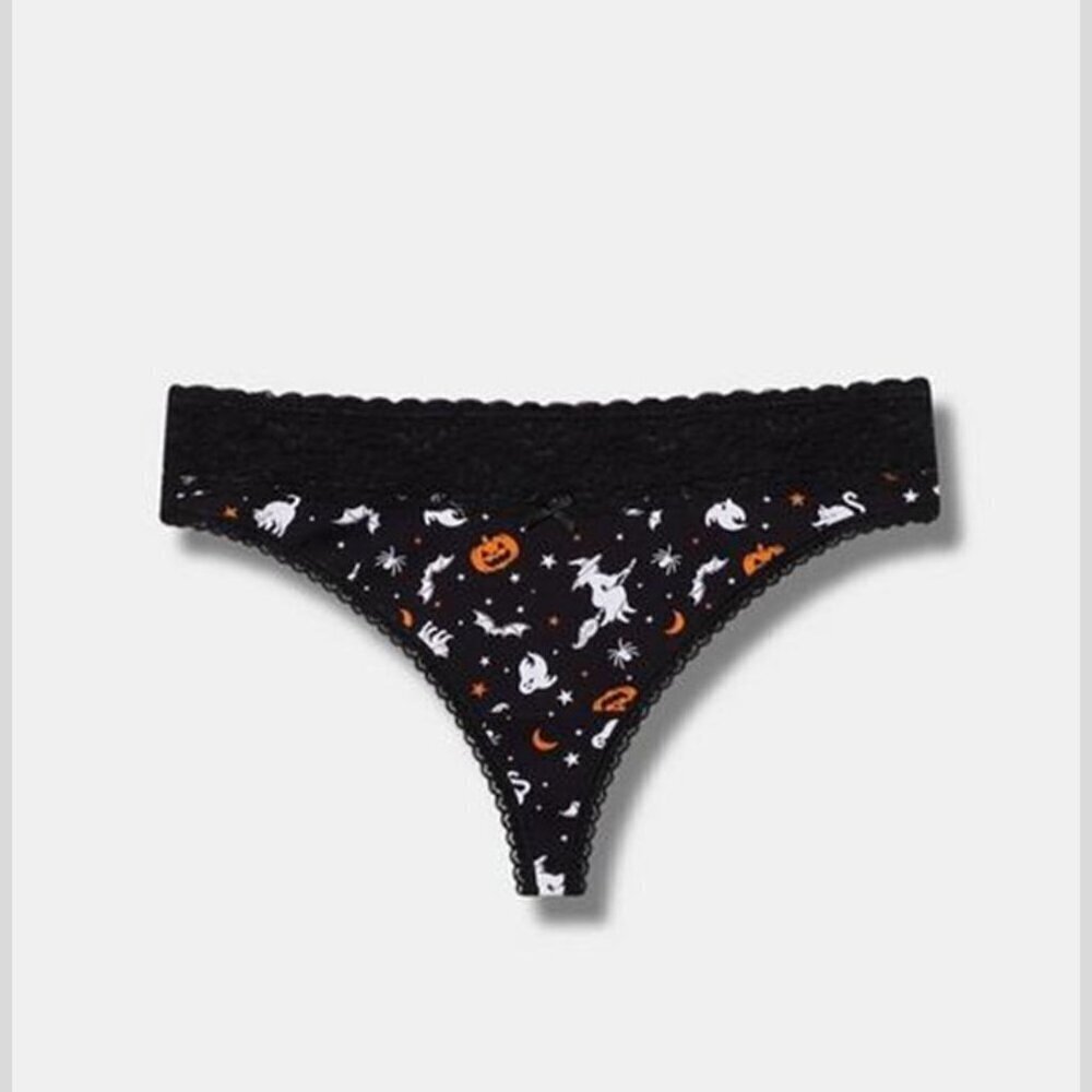 Torrid - Cotton Mid-Rise Thong Panty in Halloween Ride Away Black​​​​​